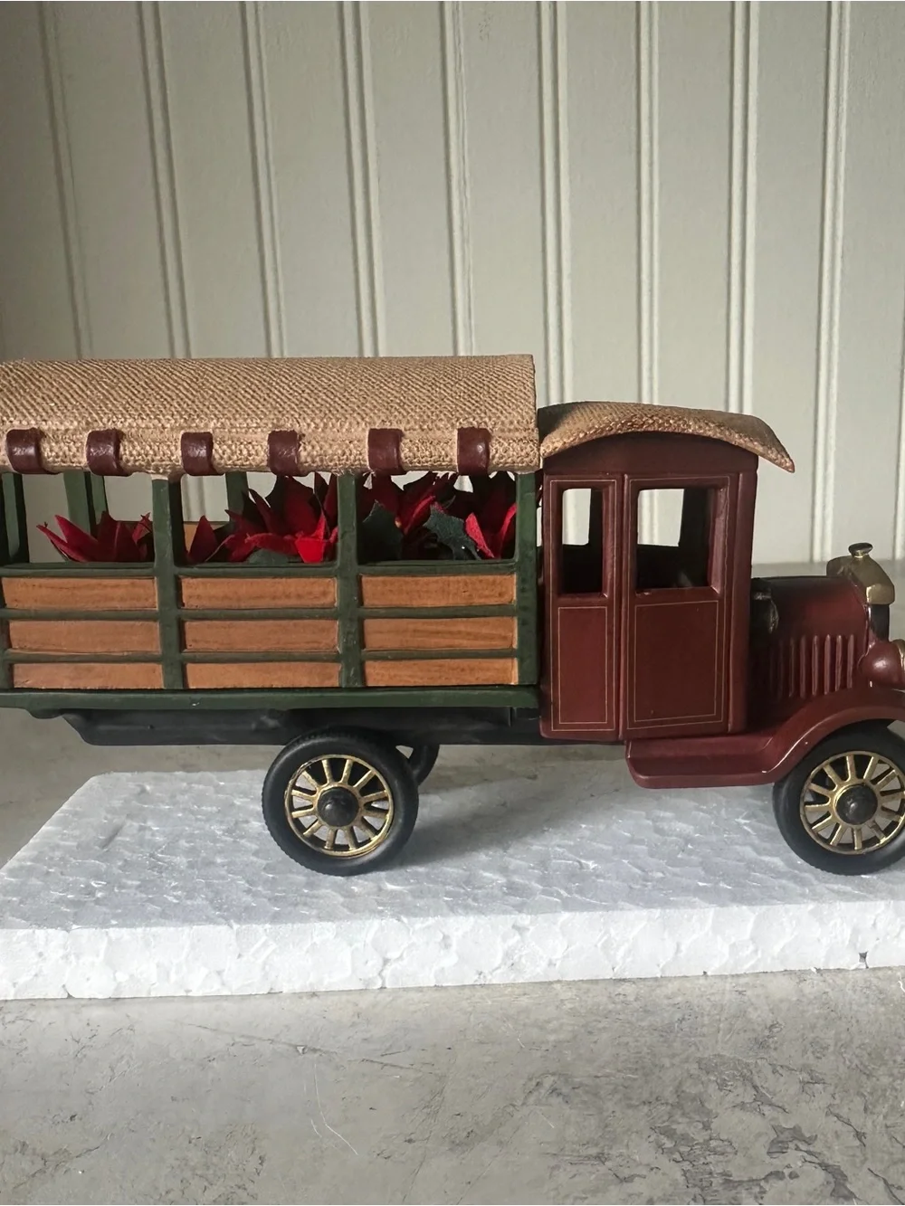Department 56 Poinsettia Delivery Truck #59000 New Accessories Heritage Village